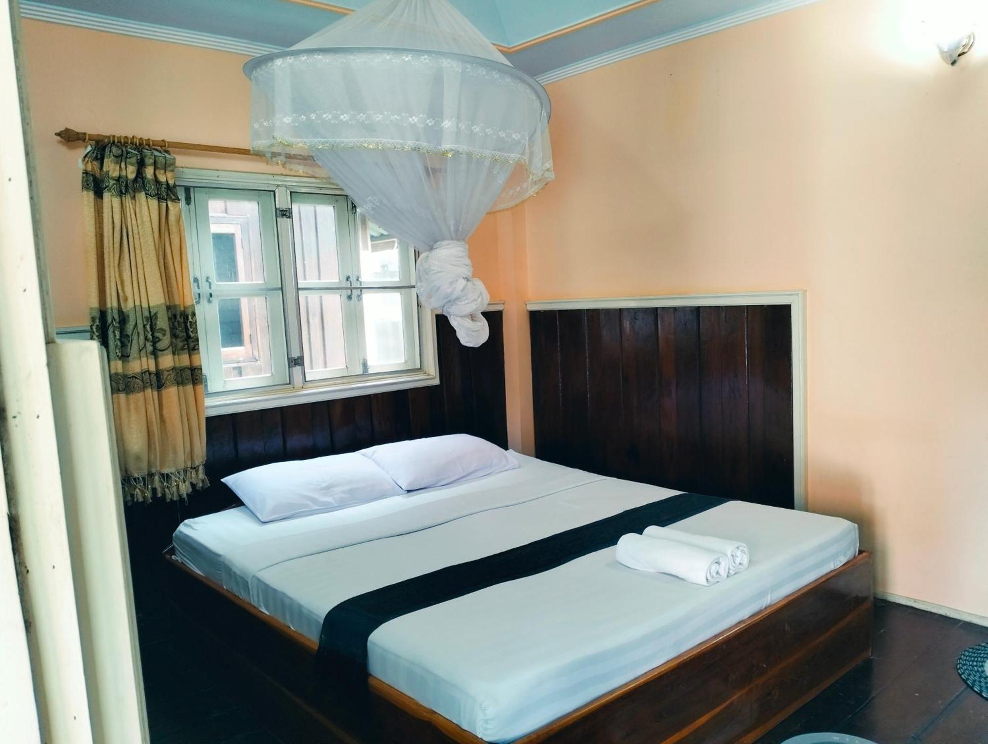 Pan Guest House Donkhone Ban Donsom Esterno foto