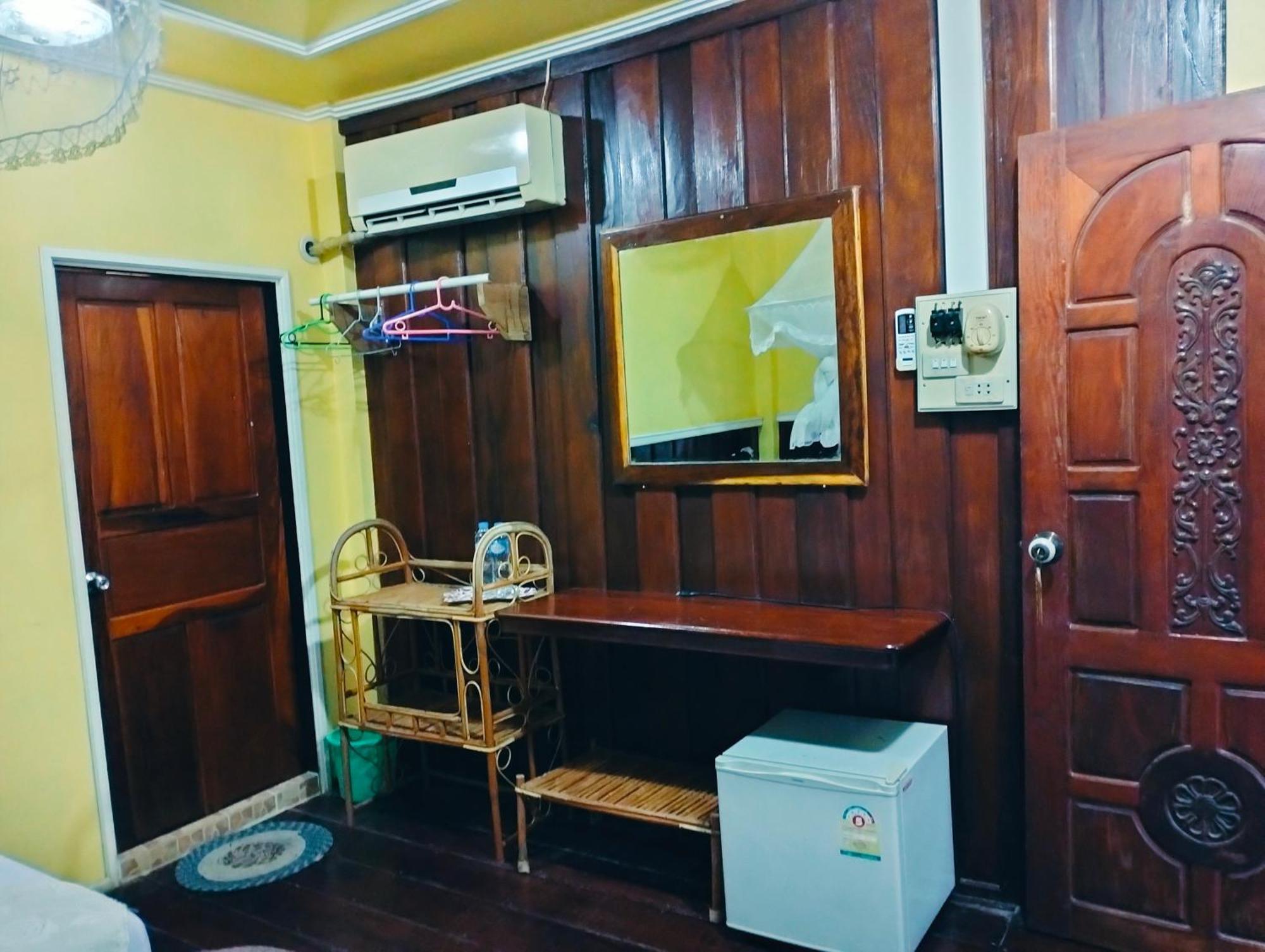 Pan Guest House Donkhone Ban Donsom Esterno foto